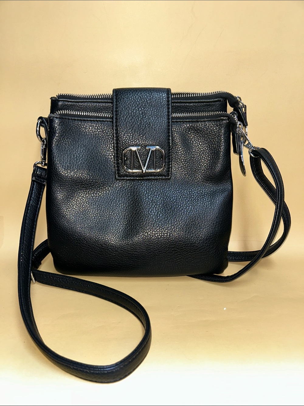 MANOCCHIO Black Crossbody Bag with Metal Logo Accent in Vegane leather